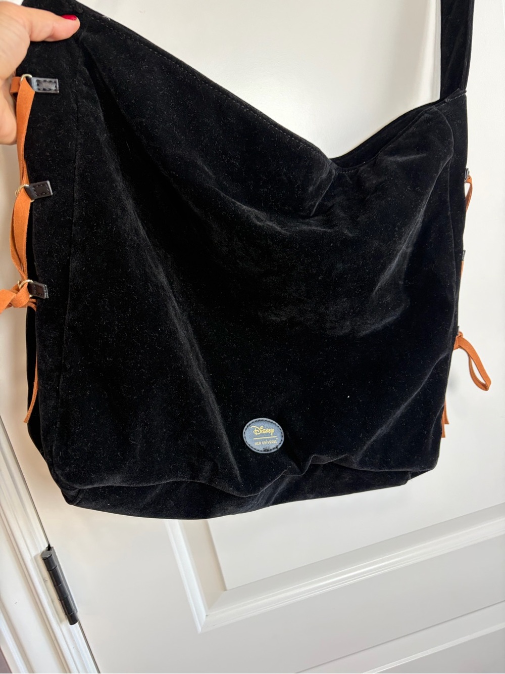 🌙Her Universe Disney Hocus Pocus Icons Velvet Embroidered Crossbody Bag - Picture 7 of 13